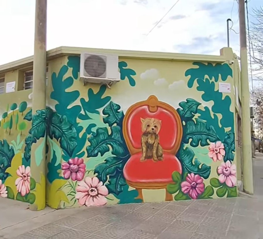 MURAL. Victorio en la esquina de Carlos Pellegrini y José Hernández, en pleno barrio 9 de Julio.