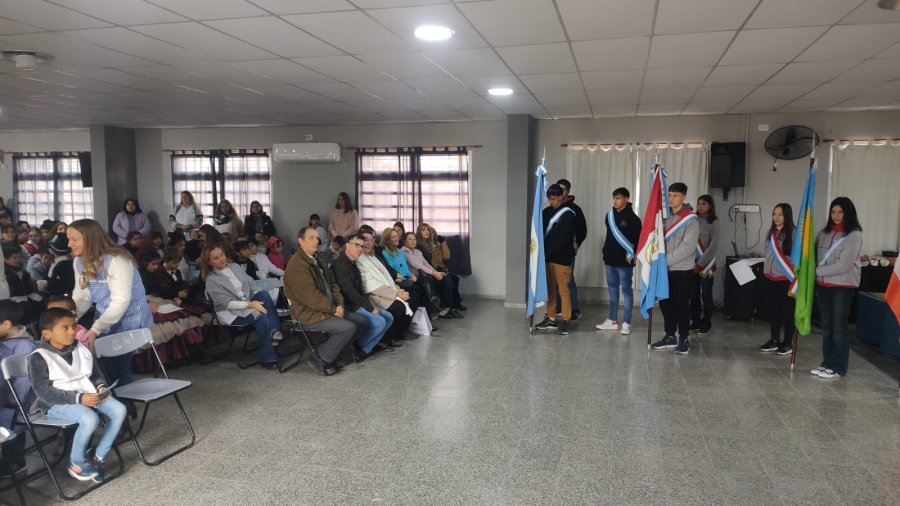 Vista general del sal&oacute;n al inicio de la ceremonia.
