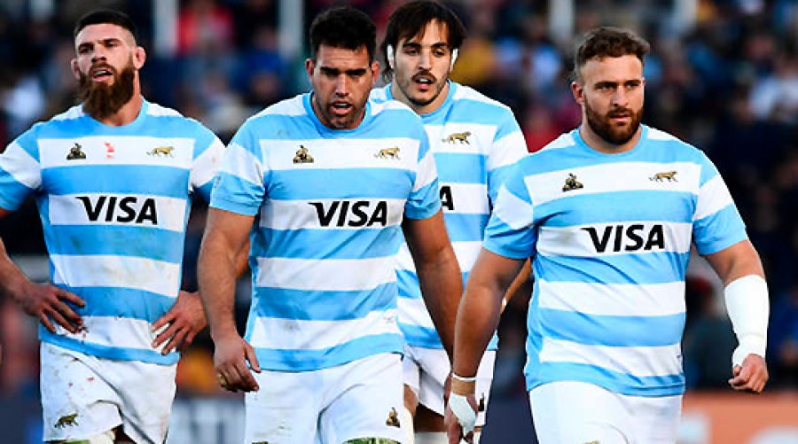 VUELTA AL RUEDO./ Mayco Vivas (extremo derecho de la foto) ingresó en el segundo tiempo.