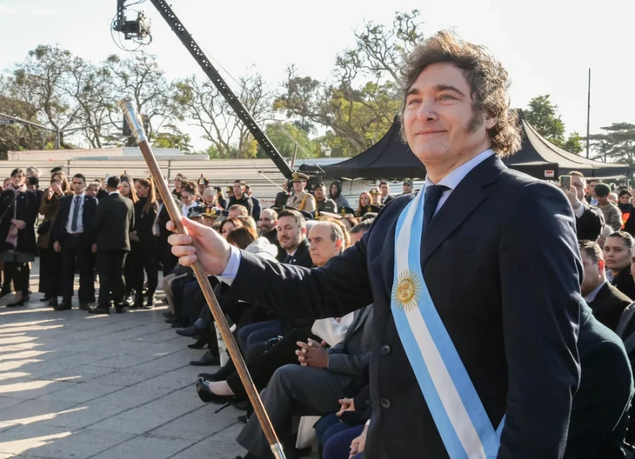 El presidente Javier Milei durante el acto por el D&iacute;a de la Bandera en Rosario.