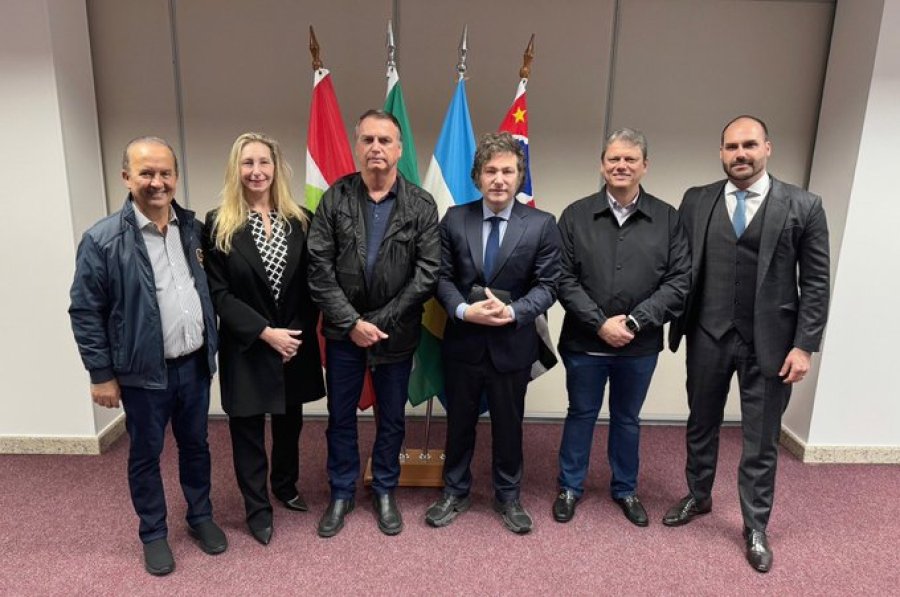 Tambi&eacute;n se reuni&oacute; con empresarios de la Federaci&oacute;n de Industrias de Santa Catarina.