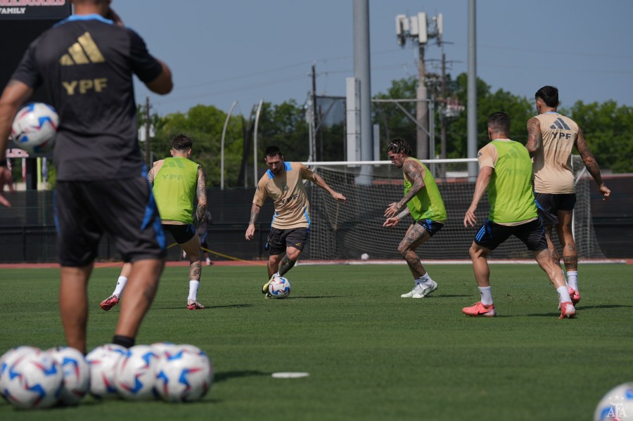 Messi y De Paul, el s&aacute;bado en Houston. (X @Argentina)