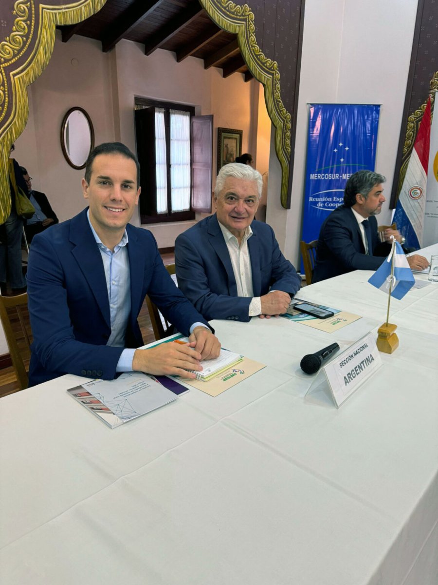 En el centro, Alfredo Panella, presidente de la Fundaci&oacute;n.