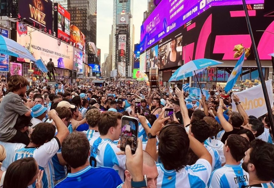 Los hinchas de la Albiceleste volvieron a copar Times Square.