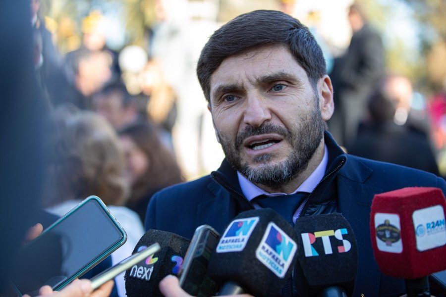 El gobernador Maximiliano Pullaro realiz&oacute; declaraciones ante la prensa tras el Tedeum en la Catedral.