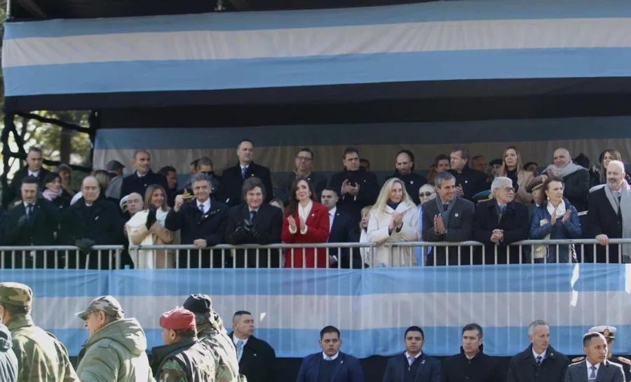 Jorge Macri, Javier Milei, Victoria Villarruel y Karina Milei, entre otros, en el palco de autoridades.
