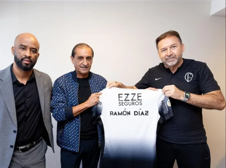 RAMÓN DÍAZ FUE PRESENTADO COMO NUEVO DT DEL CORINTHIANS DE BRASIL