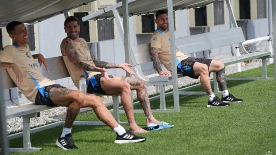 Las risas de Di María, De Paul y Messi durante el primer entrenamiento de la Selección Argentina de cara a la final de la Copa América 2024