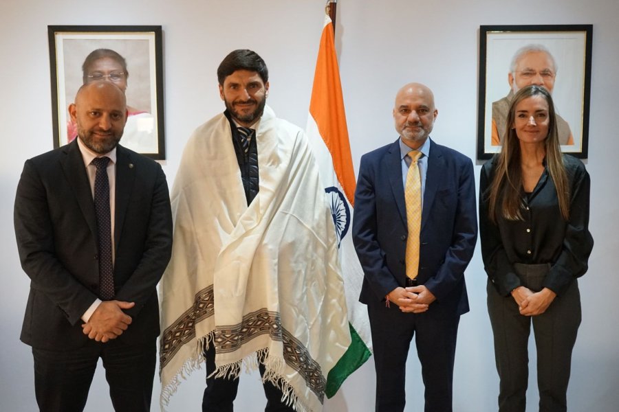 EN BUENOS AIRES. Pullaro se reuni&oacute; con el embajador de la India en Argentina, Dinesh Bhatia. Tambi&eacute;n estuvieron presentes Gustavo Puccini y Georgina Losada.