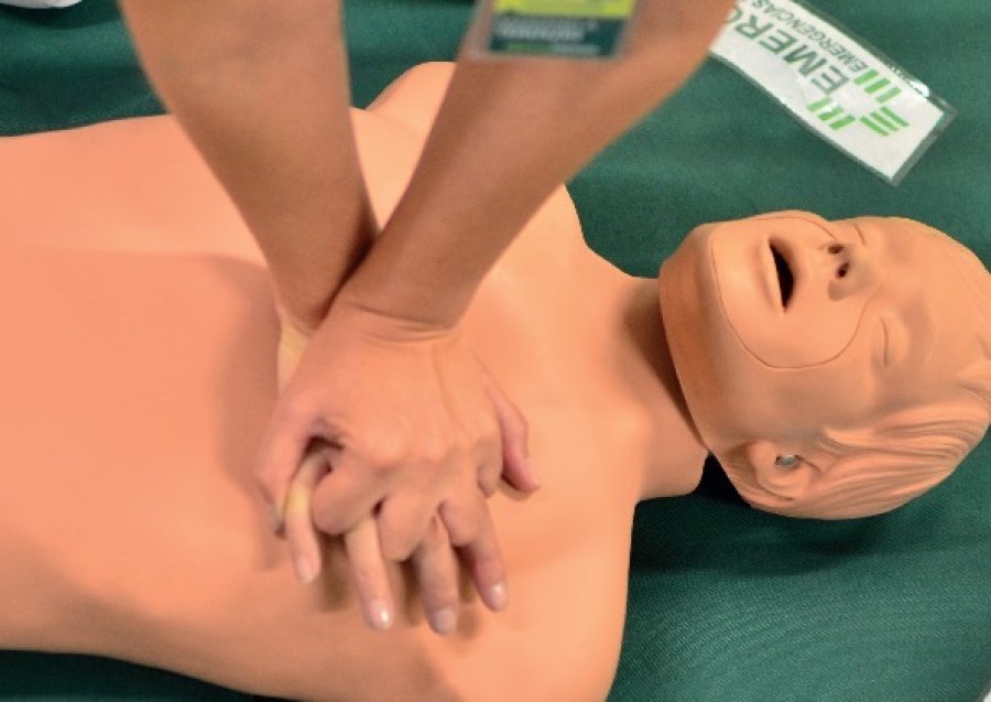 ELEMENTO. El muñeco que se utiliza para capacitar sobre maniobras de RCP.