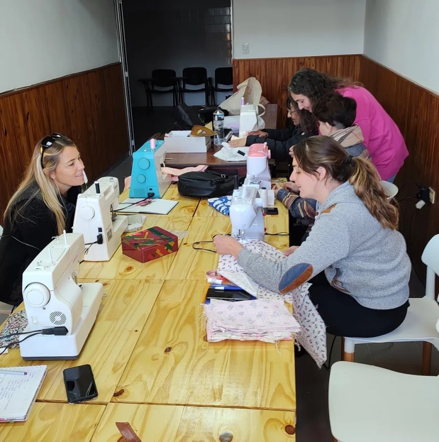Algunas de las talleristas en plena labor.