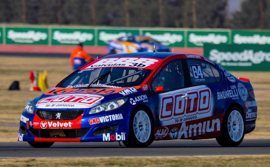 Juan Ignacio Canela tuvo una buena clasificación en su debut con un Peugeot 408.