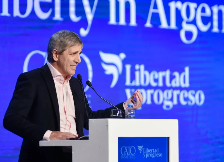 Luis Caputo, ministro de Econom&iacute;a.