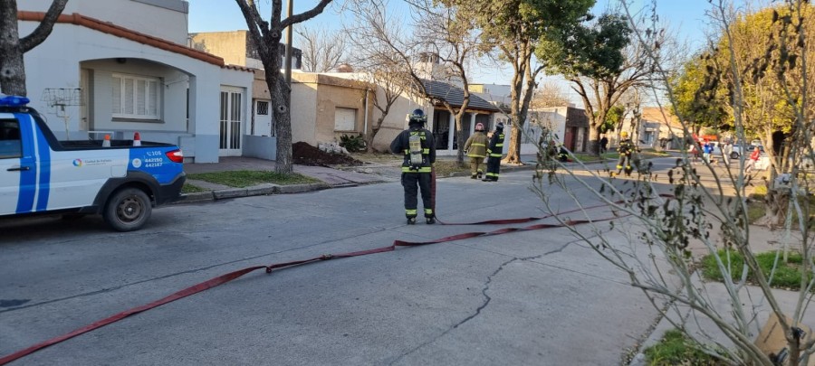 El caño de gas se rompió tras una equivocada acción emprendida por alguien que hizo una excavación en la vereda.