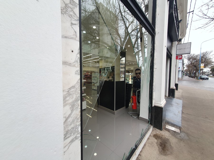 Destrozos en el centro rafaelino tras los festejos por la Copa Am&eacute;rica.