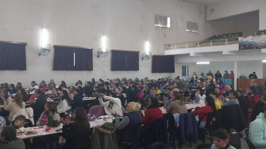 Un sal&oacute;n absolutamente colmado fue la respuesta a la propuesta juvenil.