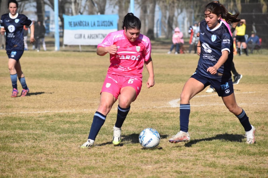 LAS CHICAS DE LA CREMA GOLEARON A SUS PARES DE ARGENTINO DE SAN CARLOS