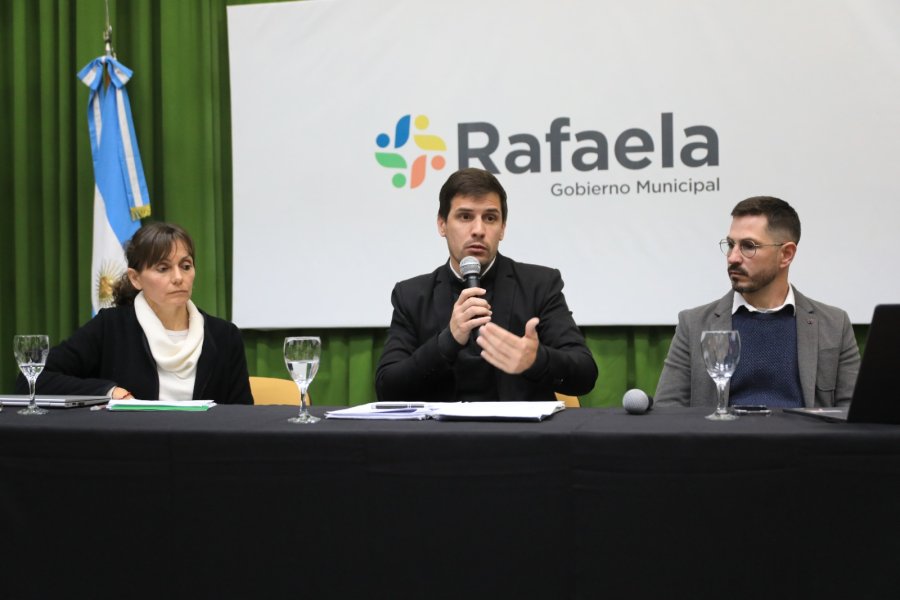 PRESENTACION. Viotti dio a conocer este lunes un plan de inversi&oacute;n en equipamiento municipal.