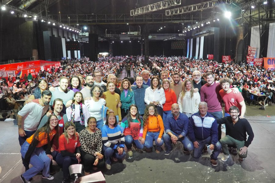 El secretario General del PS de Santa Fe, Joaqu&iacute;n Blanco, junto a la militancia en el encuentro de Rosario.