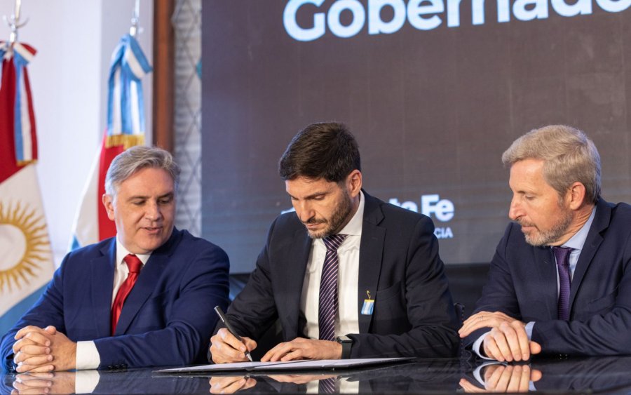 TRIO. los gobernadores de la Regi&oacute;n Centro, Mart&iacute;n Llaryora, Maximiliano Pullaro y Rogelio Frigerio realizan una fuerte defensa del federalismo.
