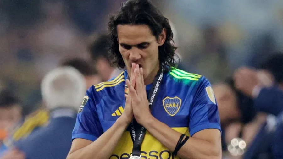 Cavani sufrió una molestia durante la práctica de Boca y no viajará a Ecuador