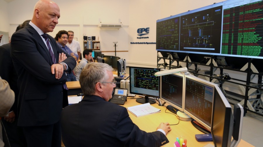 El diputado provincial del Partido Socialista (PS), Antonio Bonfatti present&oacute; un proyecto de ley que establece un nuevo marco regulatorio para el sector el&eacute;ctrico de la provincia.