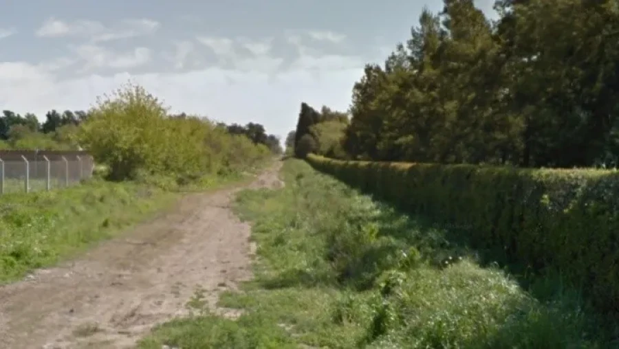 Zona donde apareció el auto incendiado.