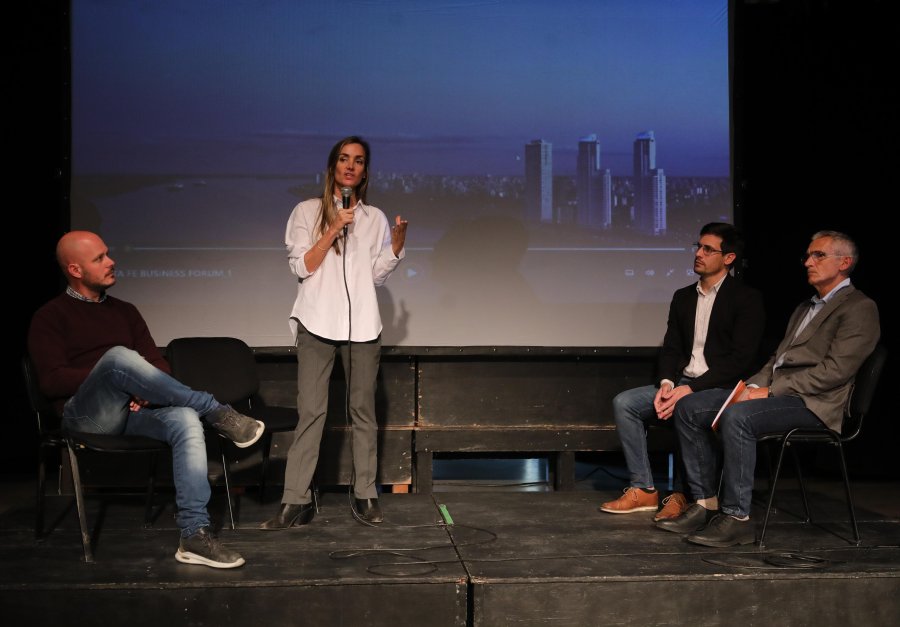 PRESENTACIÓN EN RAFAELA. Vergé, Losada, Viotti y López en el Centro Recreativo "La Estación".