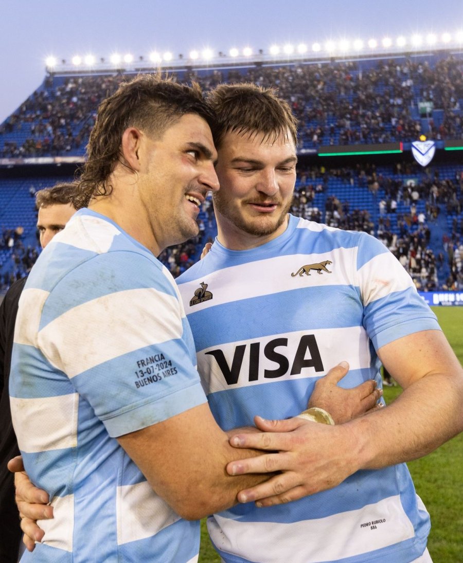 VA DE TITULAR. Pedro Rubiolo junto a Pablo Matera. El rafaelino irá desde el inicio ante los Teros.