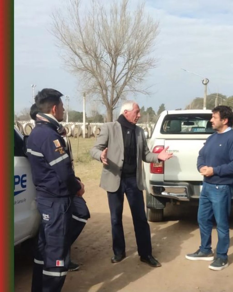 Hugo Boscarol dialogando con el personal.