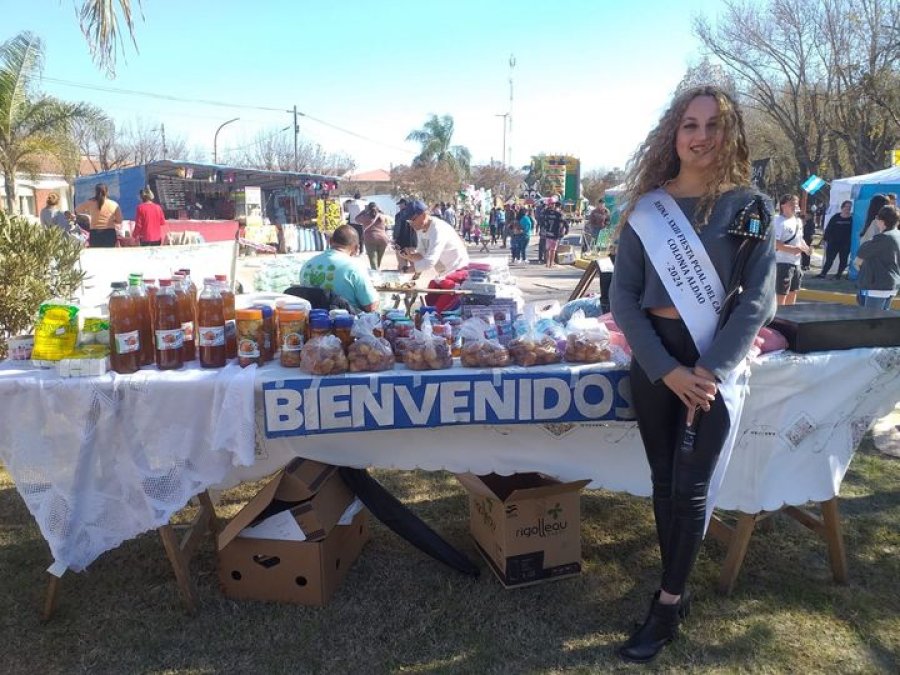 La bienvenida ofrecida por una belleza aldaense.