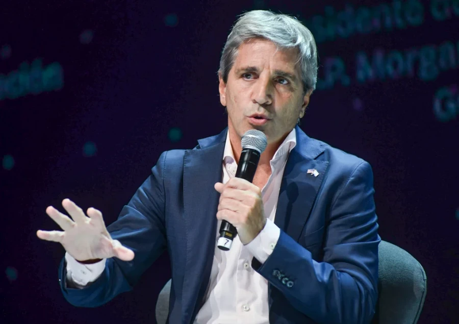 El ministro de Econom&iacute;a aclar&oacute; que no pidi&oacute; a la gente que venda sus d&oacute;lares para pagar impuestos.