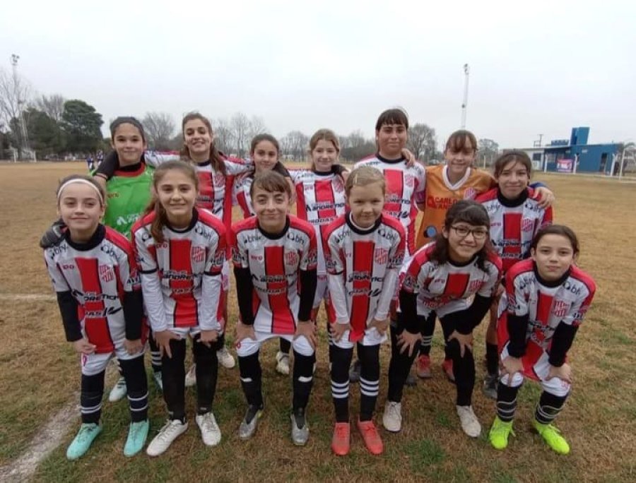 CAMPEONAS./ Las pequeñas de la categoría Sub 12 de 9 de Julio.