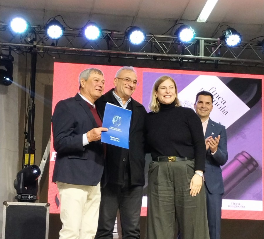Ren&eacute; Tomatis, Alcides Calvo, Gisela Scaglia y observa Mauro Gilabert.