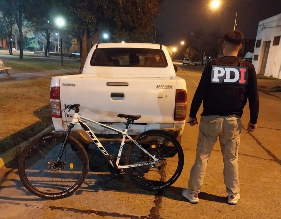 Los efectivos se hicieron presentes en barrio Los Nogales y recuperaron la bici que estaba siendo ofrecida a la venta en Facebook.