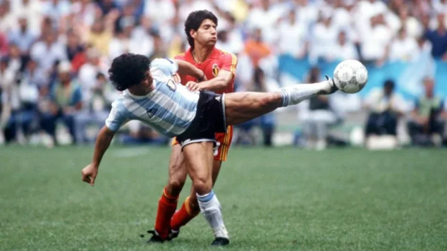 Se subastará la remera de Maradona ante Bélgica en el Mundial 1986.