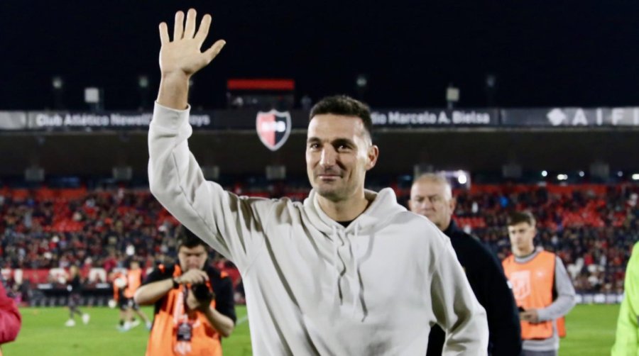 SCALONI FUE HOMENAJEADO EN EL COLOSO MARCELO BIELSA