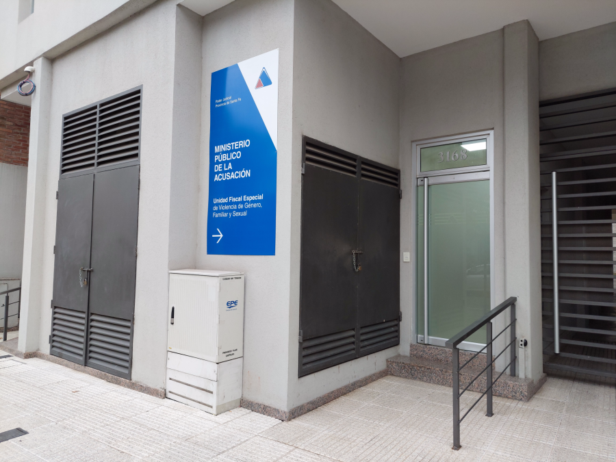 La fiscal que representó al MPA en el debate es Luciana Escobar Cello, de GEFAS Santa Fe.