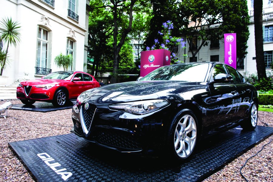 TECNOLOGÍA Y ELEGANCIA. Los modelos de la actualidad de Alfa Romeo, Giulia y Stelvio.