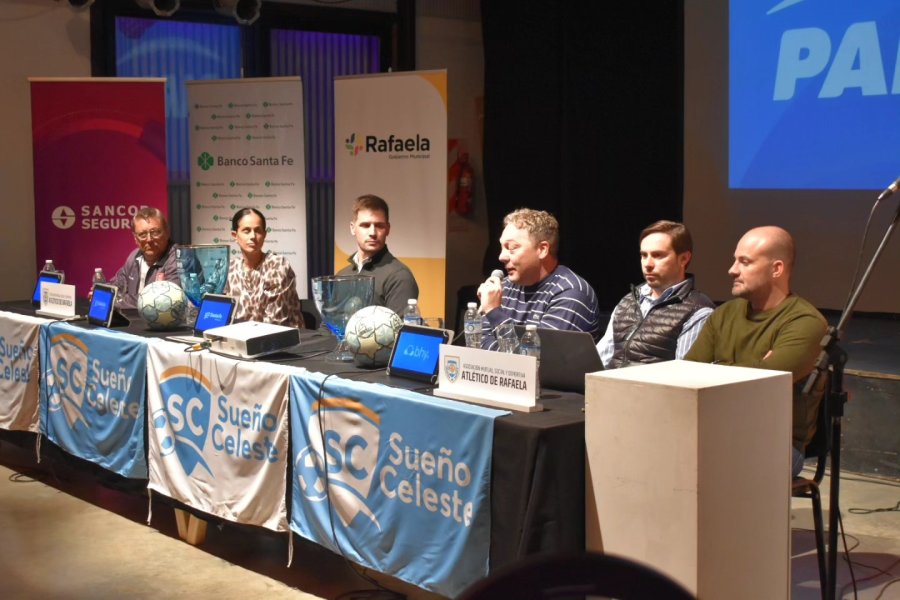PRESENTACION. Momento en que el presidente Andrés Boidi se refiere a la trascendencia del evento.