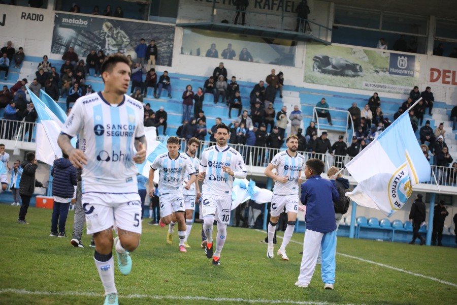 LA CREMA VISITA A MORÓN CON LA GRAN ILUSIÓN DE TERMINAR CON LA RACHA DE 9 SIN GANAR