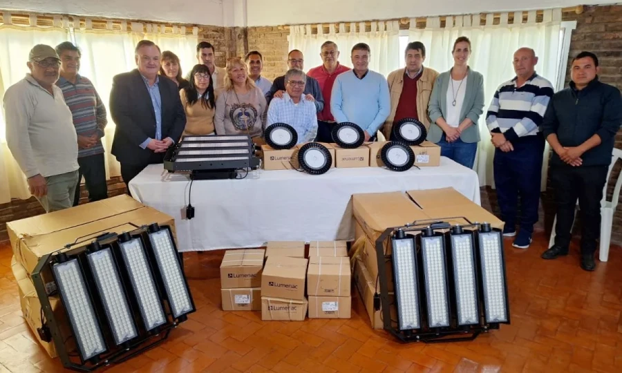 En Mois&eacute;s Ville los legisladores y beneficiarios.