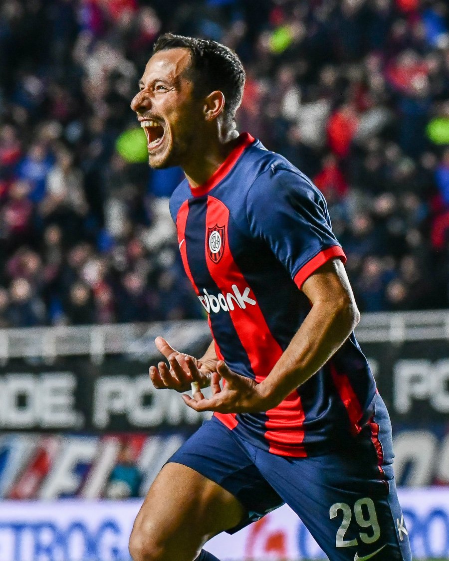 FELIZ REGRESO./ Blanco convirtió para el local.