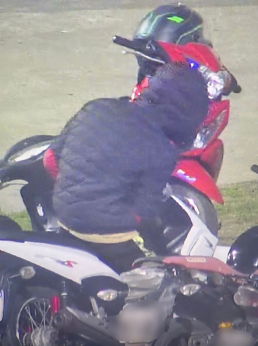 El presunto ladrón ya había dañado el tambor de encendido de la moto ajena.