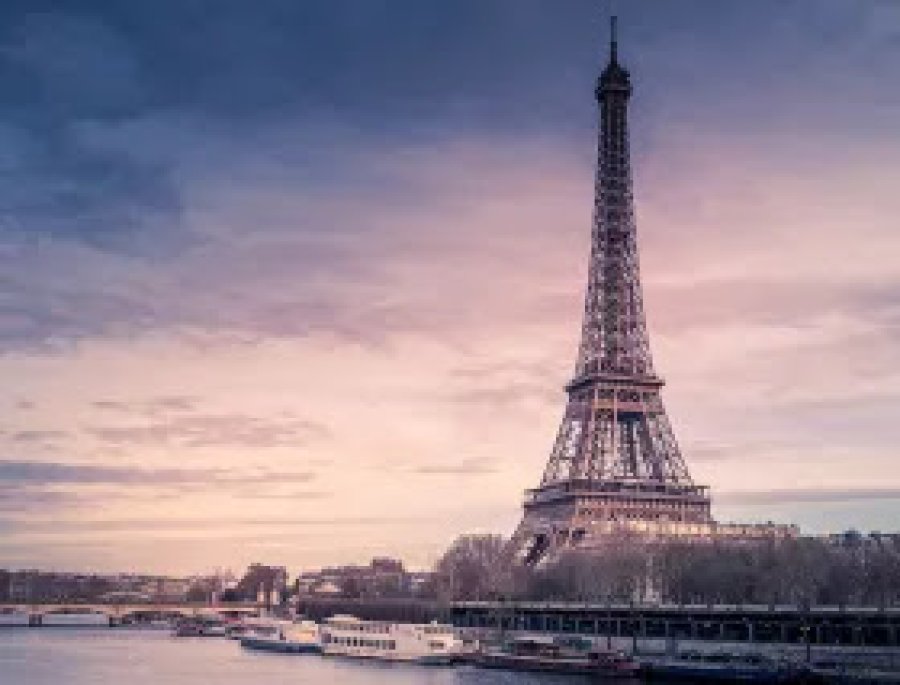 La Tour Eiffel, emblem&aacute;tico monumento parisino.