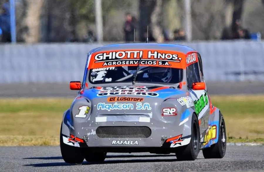El rafaelino Agustín Ghiotti volvió a triunfar en la categoría Fiat 600 TZ.