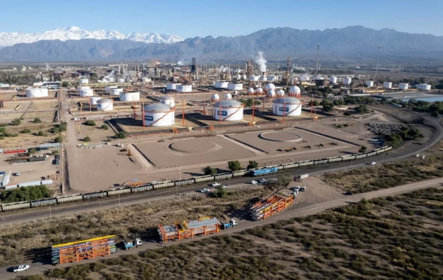 YPF y Petronas construir&aacute;n la planta de gas licuado en R&iacute;o Negro.