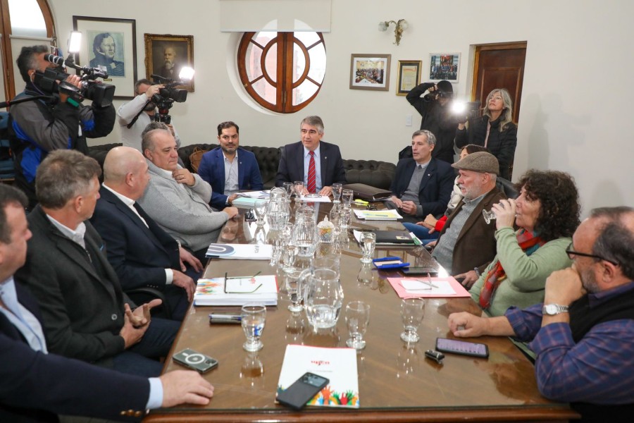El Gobierno Provincial ofreci&oacute; este mi&eacute;rcoles un aumento de 9,95 % a los agentes p&uacute;blicos santafesinos.