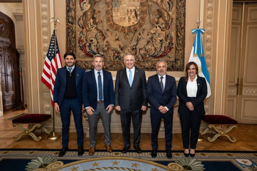 Maximiliano Pullaro, Rogelio Frigerio, Marc Stanley, Alfredo Cornejo y Myrian Prunotto.