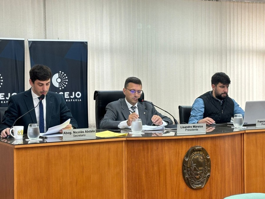 Los tres proyectos fueron aprobados por unanimidad.